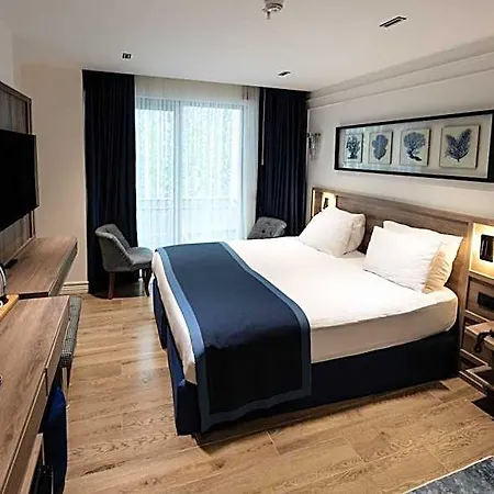 Mona Bosphorus 4*